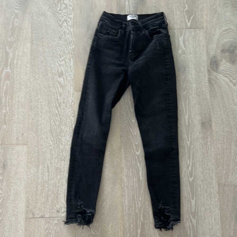 AGOLDE jeans size 25 bought on Revolve Amazing condition!
